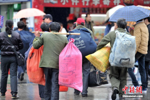 聚焦春節(jié)“恐歸族”：近鄉(xiāng)情怯，恐懼何來？(圖)